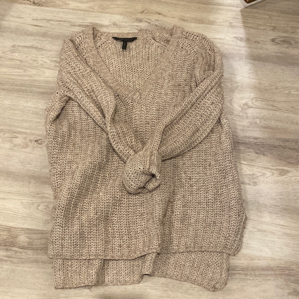 BCBG Emmy Sweater. Slouchy fit. Light brown/Tan. XS